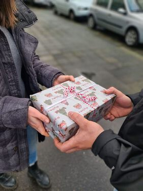 thumb Geschenke überreichen